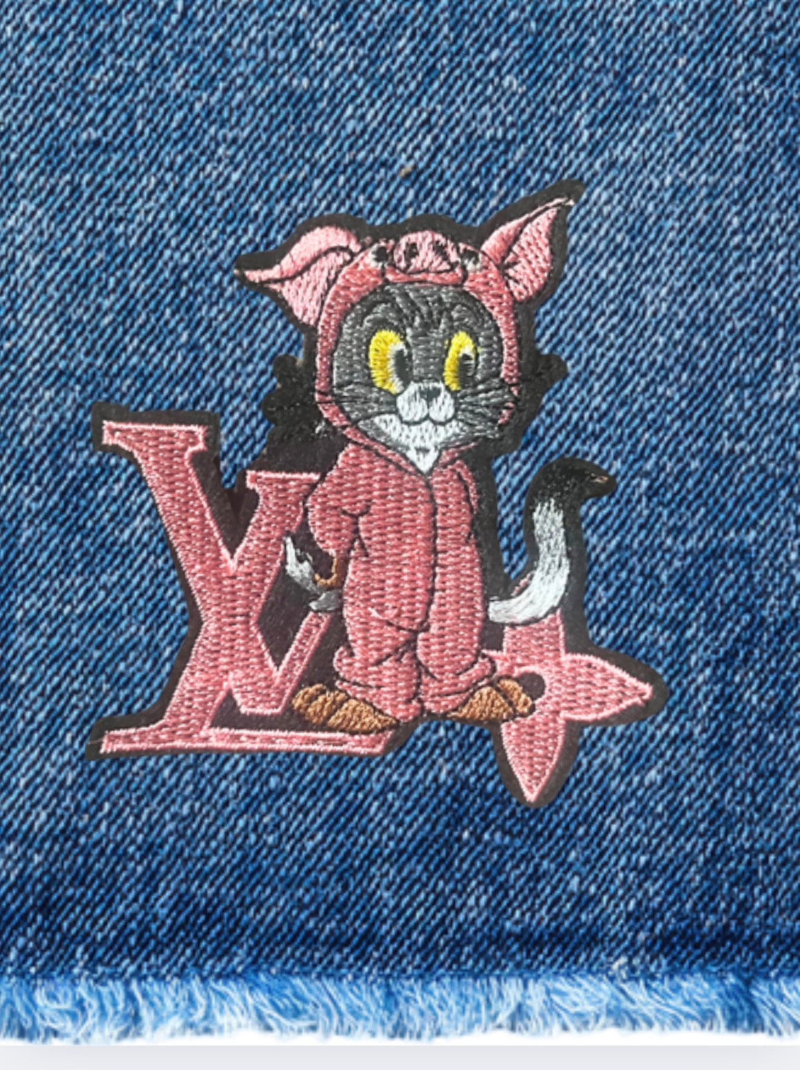 Iconic Cartoon Rivalry Iron-On Patches – High-Quality Embroidered Denim Accents